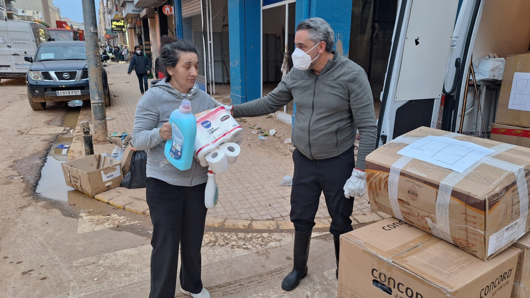 FISU Spain Meditator Juan helping in Valencia